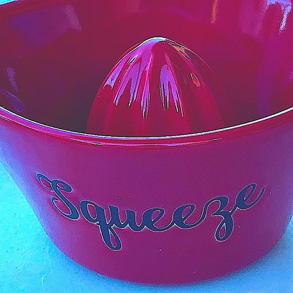 10 STRAWBERRY STREET JUICER SQUEEZE ME TIGHT LEMON LIME RED WHITE - Picture 2 of 8